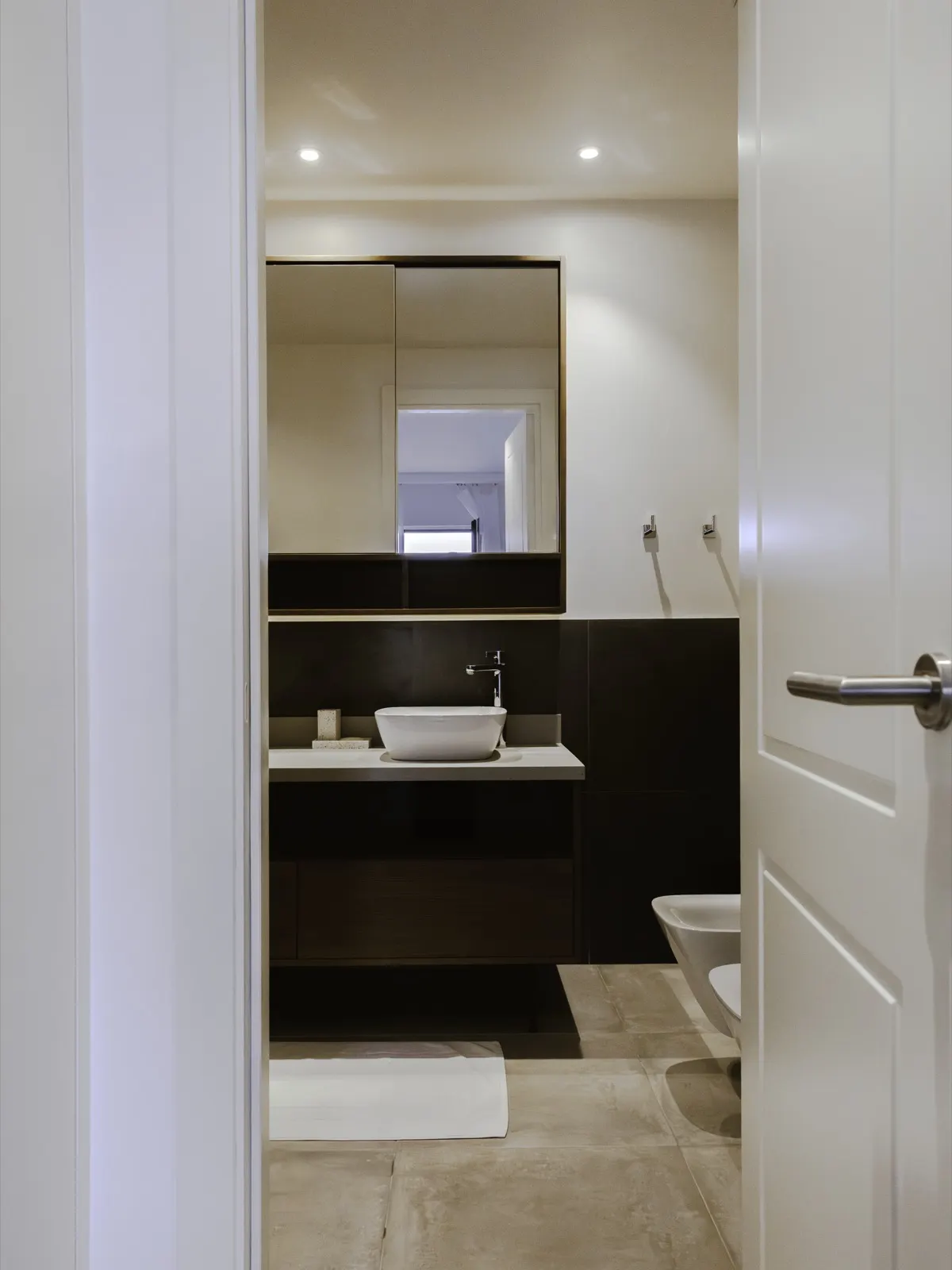 Waterfront apartment, 3