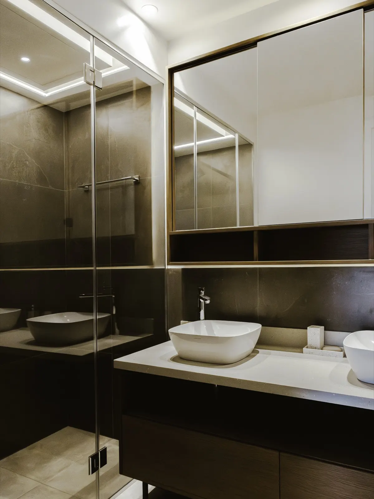 Waterfront apartment, 4