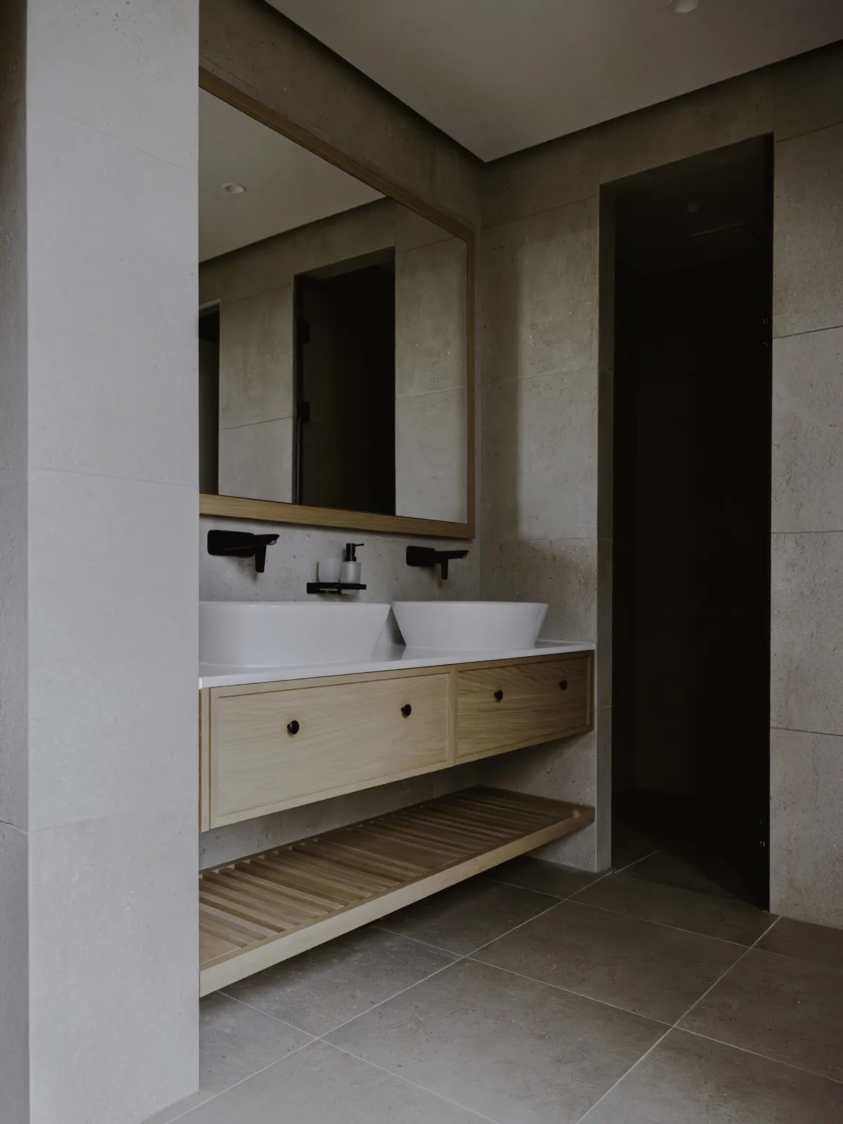 Waterfront apartment, 5