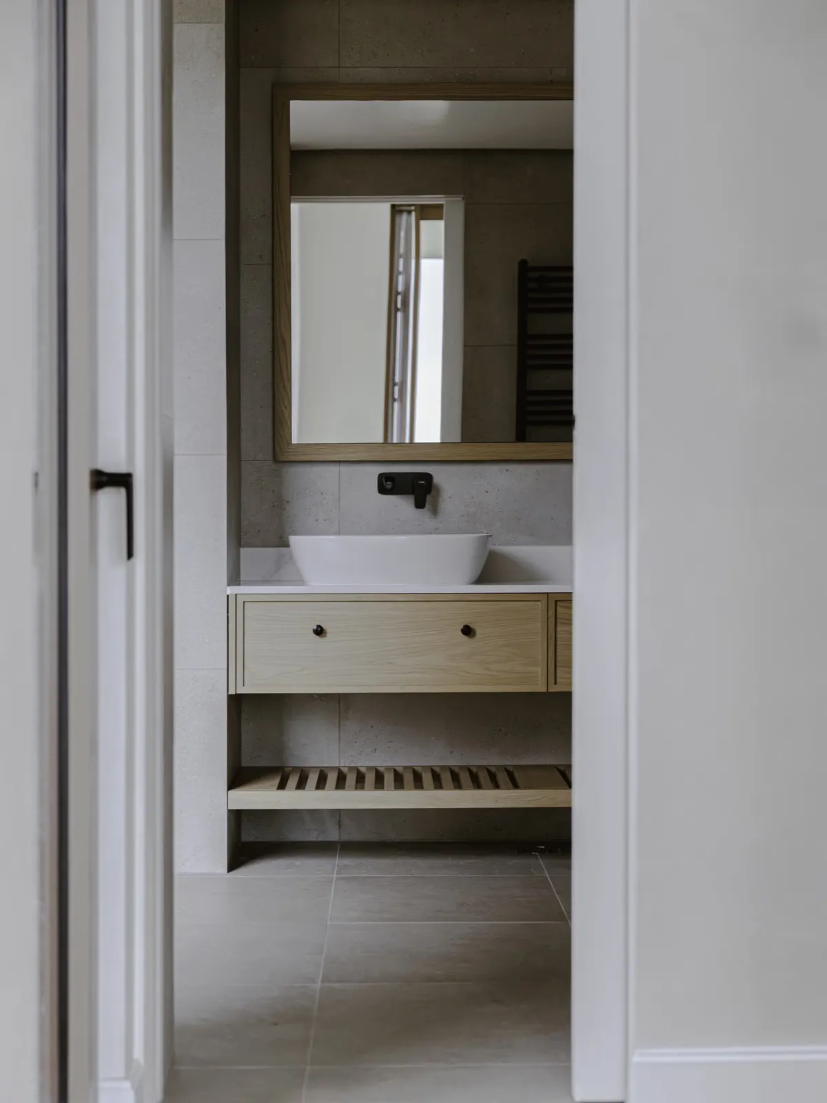 Waterfront apartment, 6